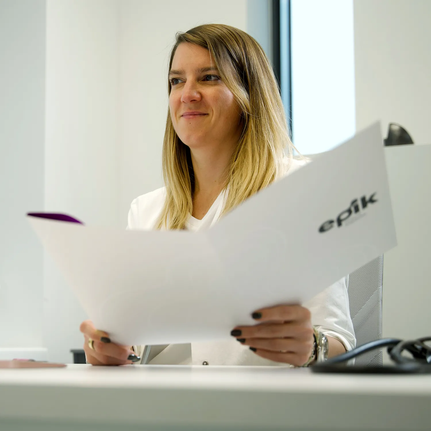 Zdravnica specialistka med poglobljenim posvetom v kliniki Epik